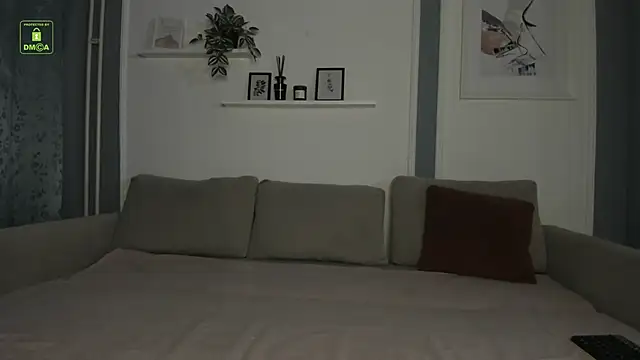 Snapshot of Naomi_Urban chatting on October 11, 2025, 9:27 pm Naomi Urban online show from October 11, 2025, 9:27 pm