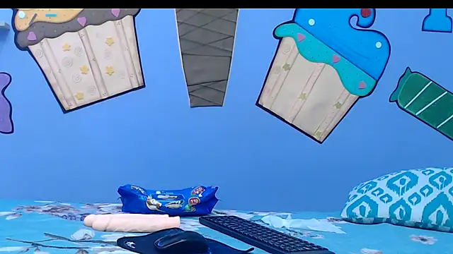 celesteskinny18 online show from September 19, 2025, 8:24 pm