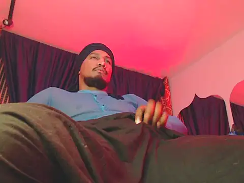 Snapshot of ElCaballeroNegro24 chatting on November 9, 2025, 2:59 am ElCaballeroNegro24 online show from November 9, 2025, 2:59 am