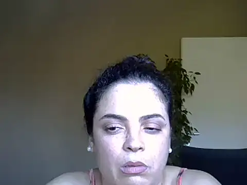 ITALIANASISIXX online show from May 25, 2026, 3:00 pm