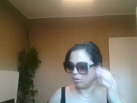 ITALIANASISIXX online show from June 6, 2026, 5:18 pm
