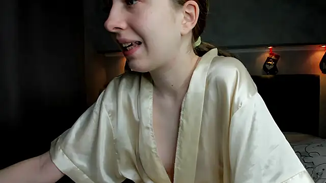 Camilla Kelly online show from December 4, 2025, 1:04 am