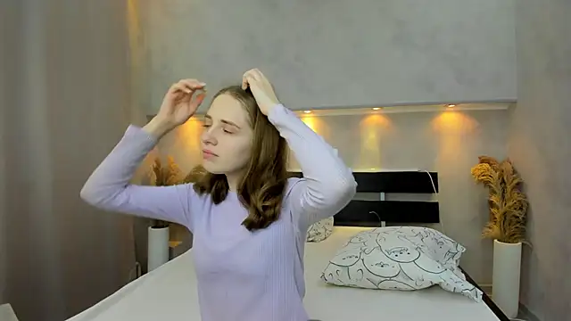 Camilla Kelly online show from October 1, 2025, 12:06 am