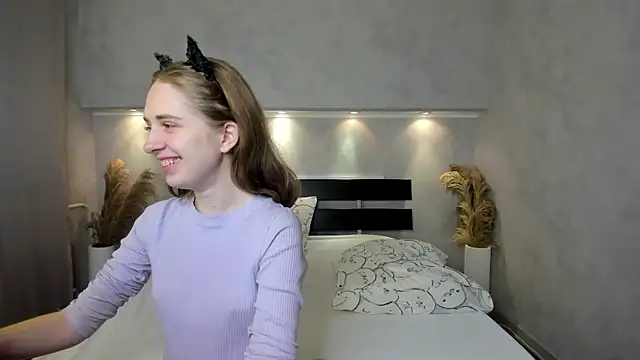 Camilla Kelly online show from October 4, 2025, 1:07 am