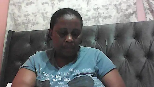 HUGEASSXXXXX online show from October 9, 2025, 6:52 pm