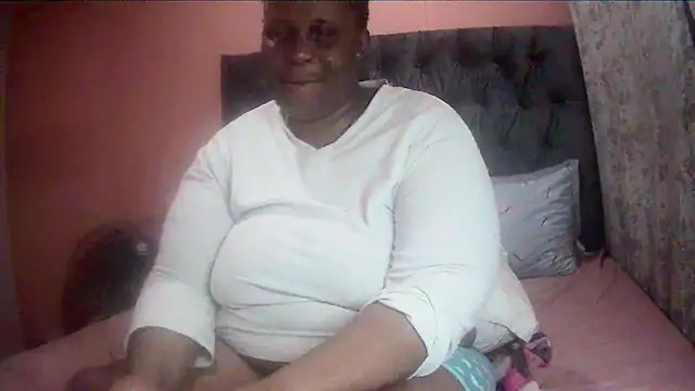 HUGEASSXXXXX online show from March 15, 2026, 6:37 pm