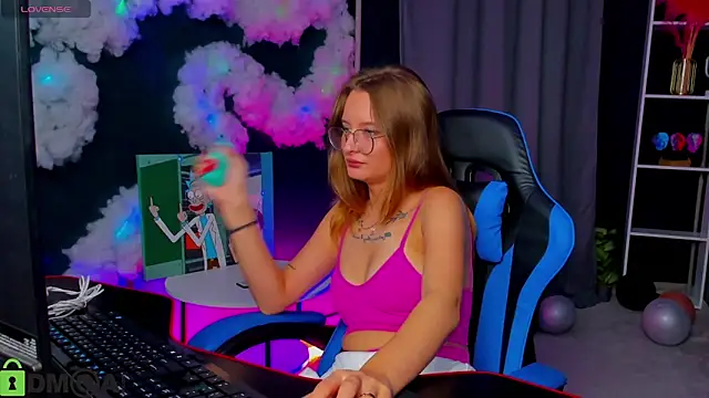 Maryyy May online show from September 11, 2025, 4:51 pm
