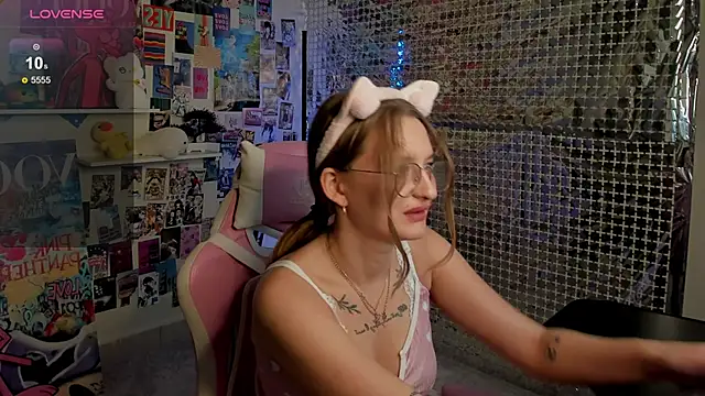 Maryyy May online show from September 15, 2025, 4:40 pm
