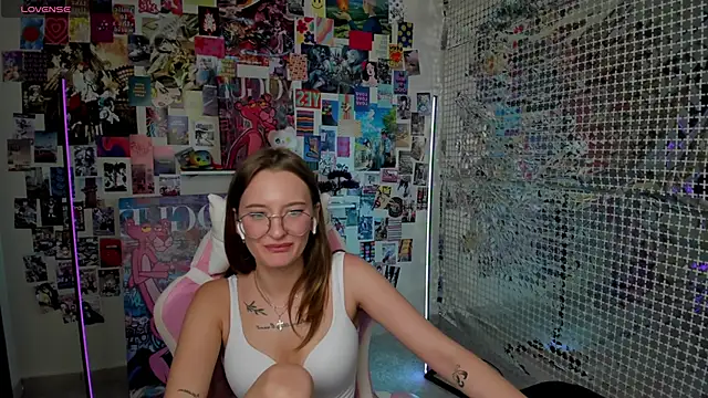 Maryyy May online show from September 8, 2025, 5:01 pm