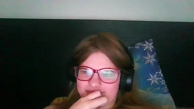 Moonolighta online show from October 7, 2025, 7:42 am