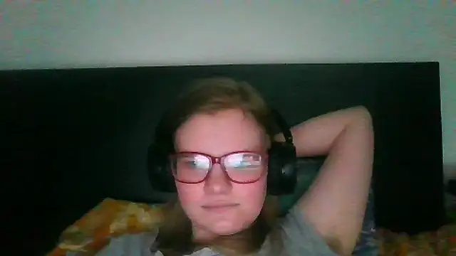 Moonolighta online show from May 6, 2026, 12:53 pm
