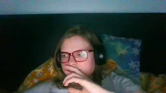 Moonolighta online show from May 5, 2026, 3:04 pm