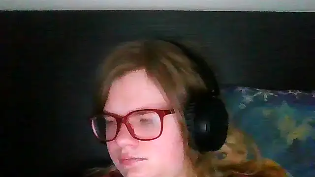 Moonolighta online show from October 11, 2025, 7:31 am