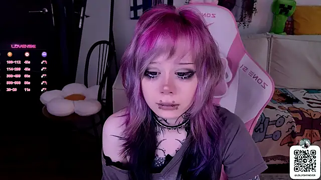 Snapshot of Lollyshy chatting on September 21, 2025, 12:10 pm Lollyshy online show from September 21, 2025, 12:10 pm