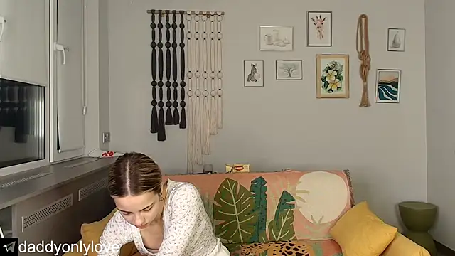 Snapshot of daddyonlyloveme chatting on October 21, 2025, 7:46 pm daddyonlyloveme online show from October 21, 2025, 7:46 pm