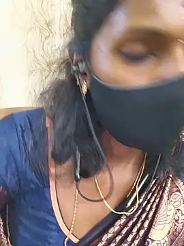 Snapshot of Honey_rosetamil chatting on July 17, 2026, 1:30 pm Honey rosetamil online show from July 17, 2026, 1:30 pm