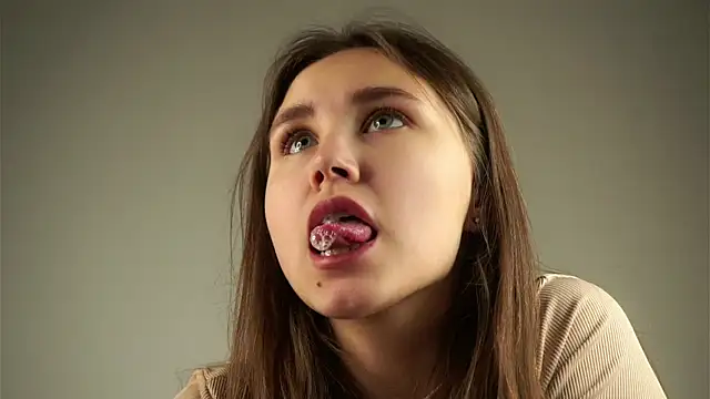 Snapshot of EthalFlowers chatting on October 3, 2025, 1:09 am EthalFlowers online show from October 3, 2025, 1:09 am