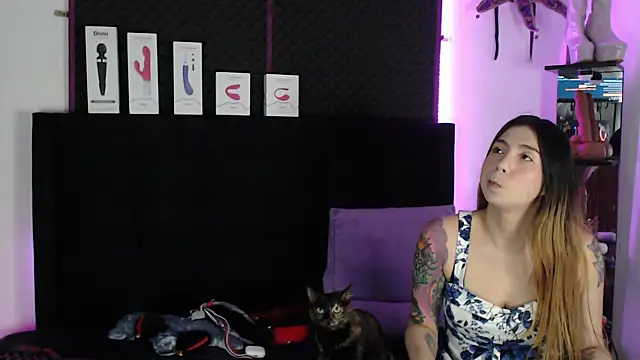 Snapshot of karlamoon23 chatting on December 21, 2025, 10:43 pm karlamoon23 online show from December 21, 2025, 10:43 pm