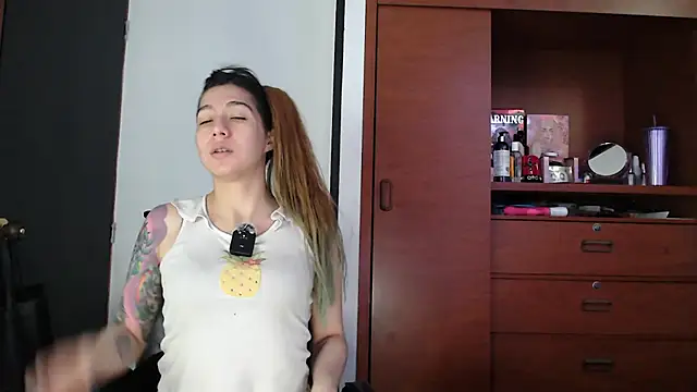 karlamoon23 online show from September 25, 2025, 9:21 pm