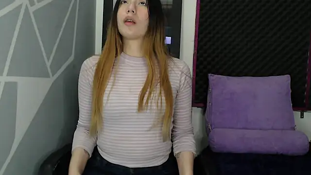 Snapshot of karlamoon23 chatting on December 4, 2025, 9:25 pm karlamoon23 online show from December 4, 2025, 9:25 pm