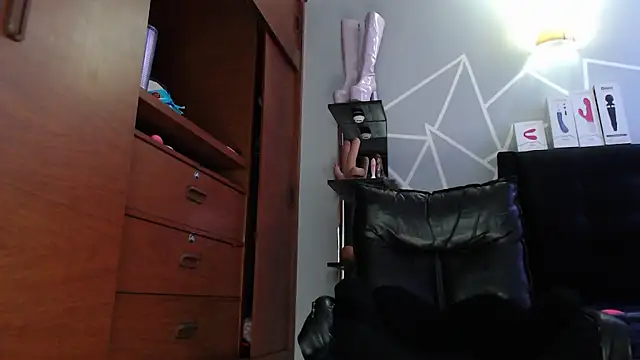 karlamoon23 online show from October 7, 2025, 12:55 am