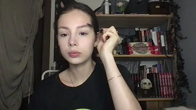 Yuna5343 online show from May 12, 2026, 8:04 pm