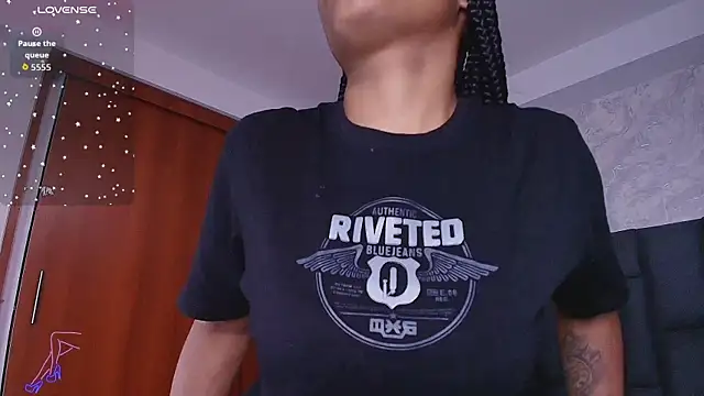 Snapshot of mishell- chatting on October 9, 2025, 6:52 pm mishell- online show from October 9, 2025, 6:52 pm