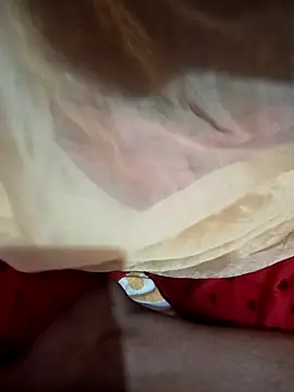 kaviyaponnu0987 online show from December 14, 2025, 8:14 pm