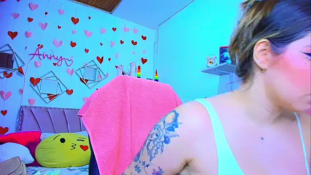 Anny Hurtado online show from October 2, 2025, 8:29 am