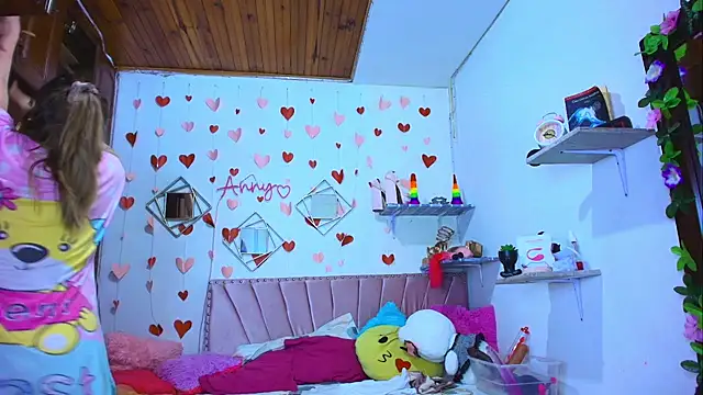 Anny Hurtado online show from October 13, 2025, 9:11 am