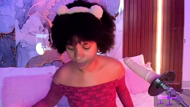 Snapshot of Lolalewis777 chatting on October 19, 2025, 8:33 pm Lolalewis777 online show from October 19, 2025, 8:33 pm