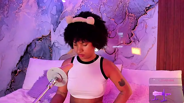 Snapshot of Lolalewis777 chatting on October 26, 2025, 8:42 pm Lolalewis777 online show from October 26, 2025, 8:42 pm