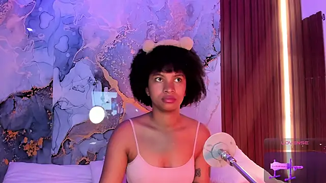 Snapshot of Lolalewis777 chatting on October 25, 2025, 2:28 pm Lolalewis777 online show from October 25, 2025, 2:28 pm