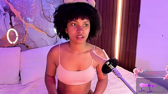 Snapshot of Lolalewis777 chatting on September 9, 2025, 8:40 pm Lolalewis777 online show from September 9, 2025, 8:40 pm