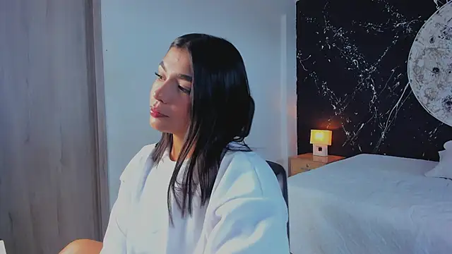 Snapshot of ShaniaDaniels chatting on October 14, 2025, 9:04 pm ShaniaDaniels online show from October 14, 2025, 9:04 pm