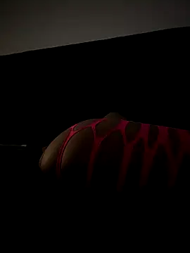 gimmekisskim online show from October 31, 2025, 5:37 am