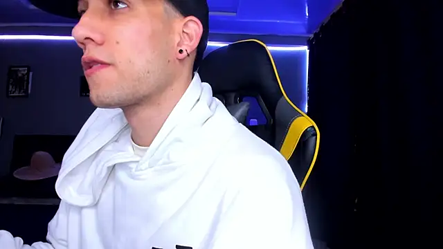 Snapshot of alexgiraldo__ chatting on September 28, 2025, 11:39 am alexgiraldo online show from September 28, 2025, 11:39 am