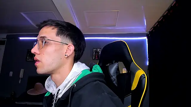 Snapshot of alexgiraldo__ chatting on September 30, 2025, 6:08 am alexgiraldo online show from September 30, 2025, 6:08 am