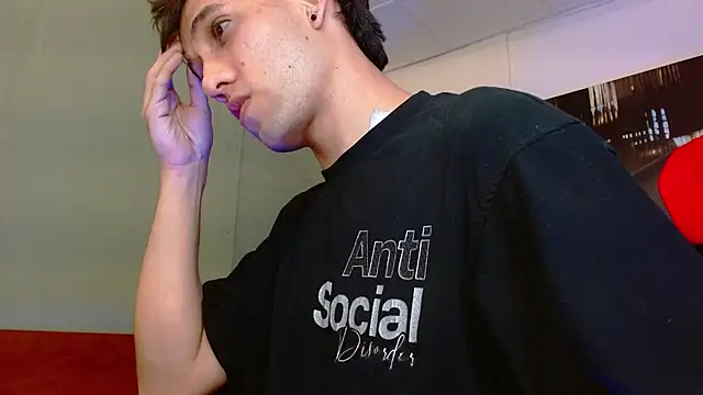 Snapshot of alexgiraldo__ chatting on July 1, 2026, 1:39 am alexgiraldo online show from July 1, 2026, 1:39 am