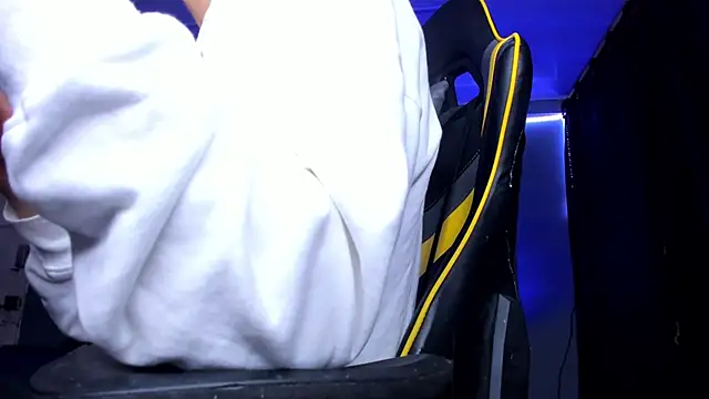 Snapshot of alexgiraldo__ chatting on September 22, 2025, 10:54 am alexgiraldo online show from September 22, 2025, 10:54 am