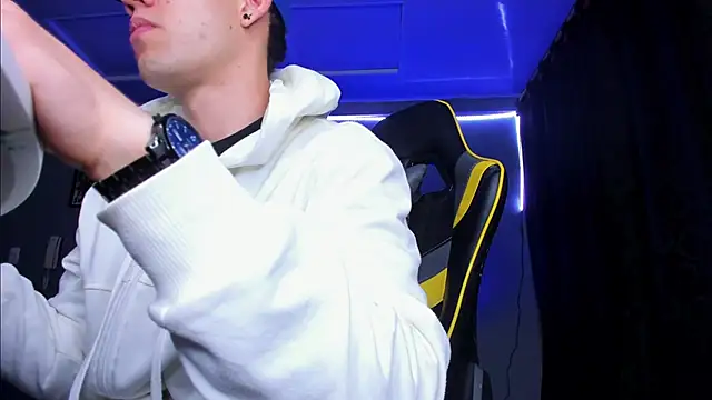 Snapshot of alexgiraldo__ chatting on October 23, 2025, 2:10 am alexgiraldo online show from October 23, 2025, 2:10 am