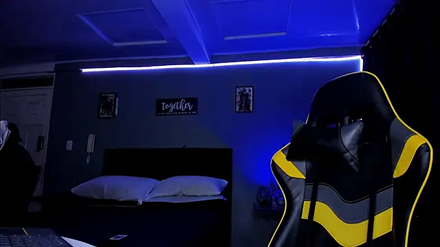 Snapshot of alexgiraldo__ chatting on October 13, 2025, 10:39 am alexgiraldo online show from October 13, 2025, 10:39 am