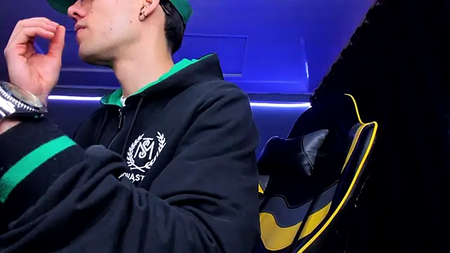 Snapshot of alexgiraldo__ chatting on September 29, 2025, 12:11 pm alexgiraldo online show from September 29, 2025, 12:11 pm