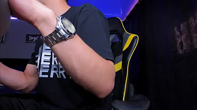 Snapshot of alexgiraldo__ chatting on October 21, 2025, 2:27 pm alexgiraldo online show from October 21, 2025, 2:27 pm