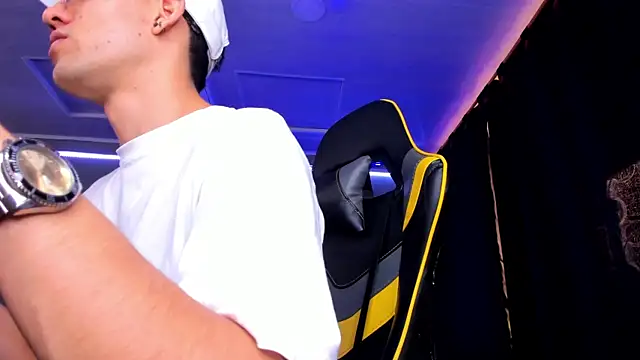 Snapshot of alexgiraldo__ chatting on September 21, 2025, 1:49 pm alexgiraldo online show from September 21, 2025, 1:49 pm