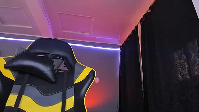 Snapshot of alexgiraldo__ chatting on October 2, 2025, 12:08 pm alexgiraldo online show from October 2, 2025, 12:08 pm