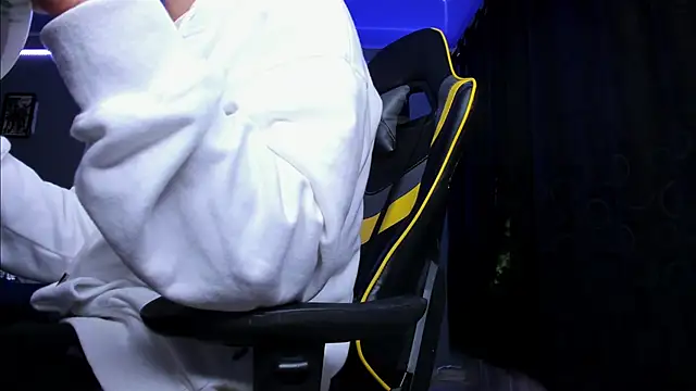 Snapshot of alexgiraldo__ chatting on October 27, 2025, 3:18 am alexgiraldo online show from October 27, 2025, 3:18 am