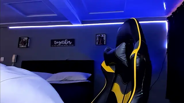 Snapshot of alexgiraldo__ chatting on October 11, 2025, 9:05 pm alexgiraldo online show from October 11, 2025, 9:05 pm