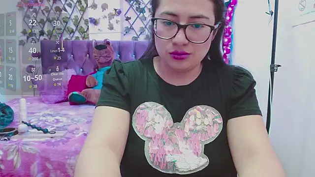 Snapshot of Estrella__sex chatting on October 1, 2025, 8:35 pm Estrella  sex online show from October 1, 2025, 8:35 pm