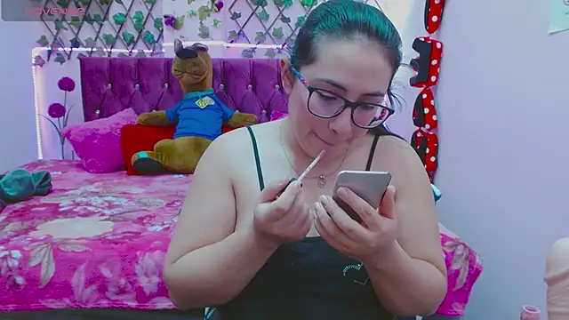 Snapshot of Estrella__sex chatting on September 17, 2025, 8:44 pm Estrella  sex online show from September 17, 2025, 8:44 pm